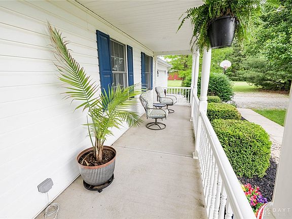 3rd image of 2079 Gordon Rd