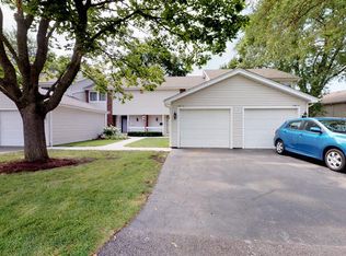 30W355 Oakmont Dr, Naperville, IL 60563