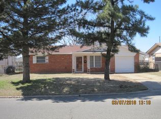 2421 Queensbury Rd, Moore, OK 73160