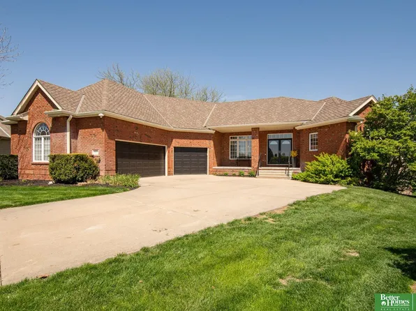 17402 Augusta Cir, Omaha, NE 68136