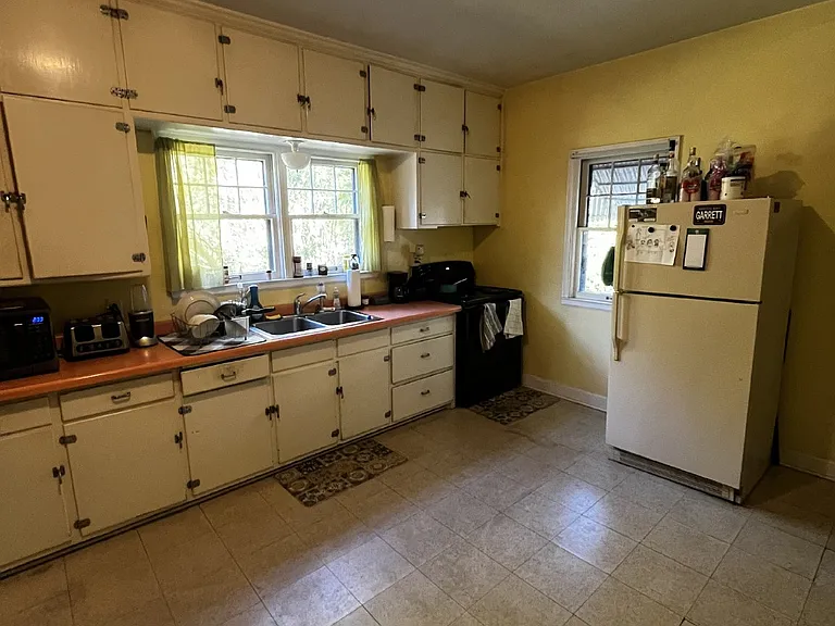 202 Washington St — Photo 2