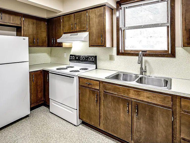6640 Military Ave #9 — Photo 3