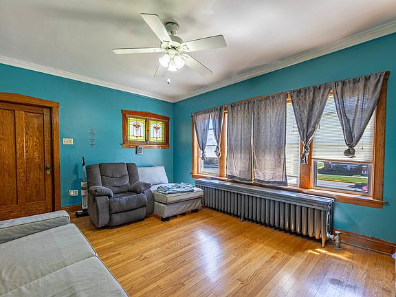4th image of 2402 East Ave