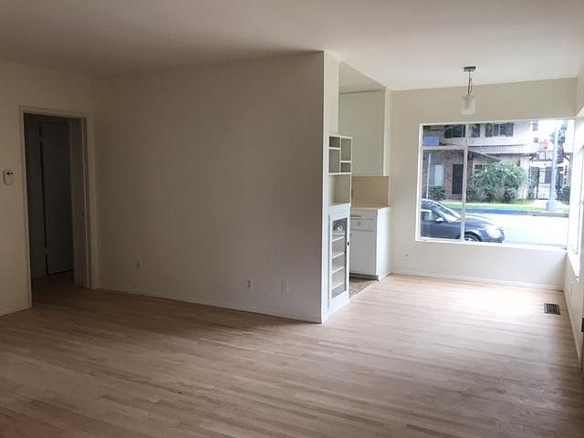1st image of 1057 E 3rd St #1