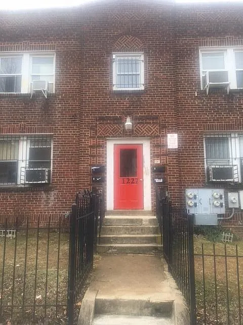 1227 Holbrook Ter NE #3