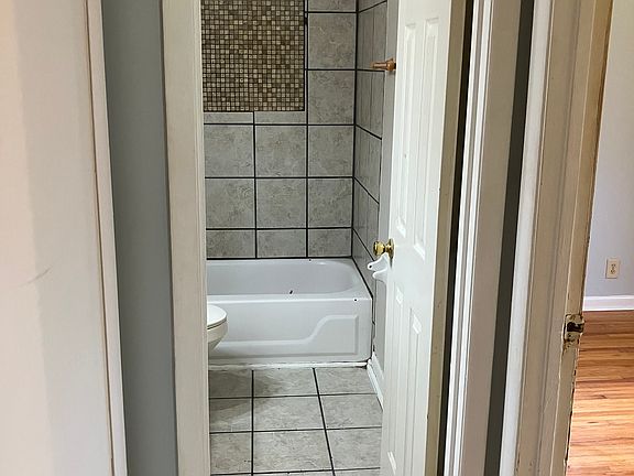 5th image of 423 Breckenridge St