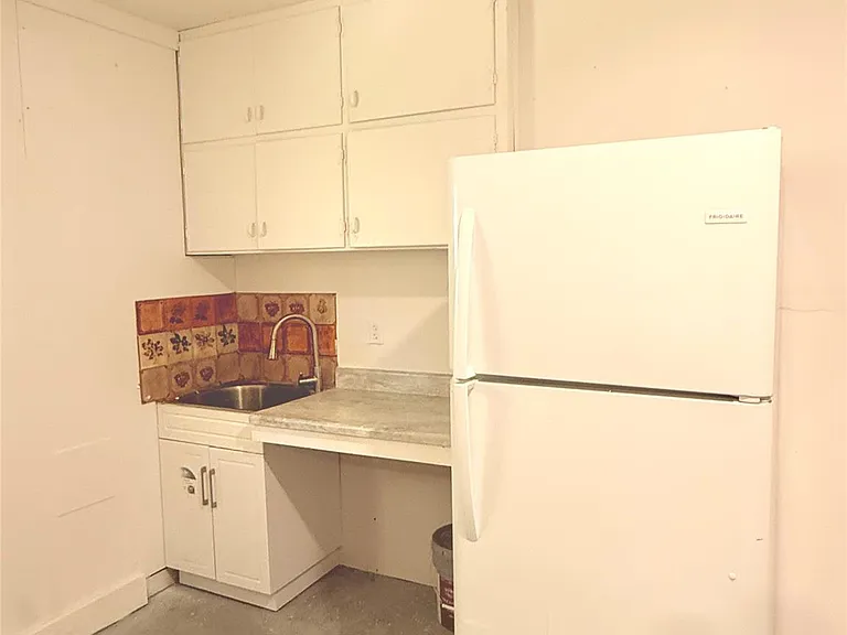 315 E Florida Ave — Photo 17