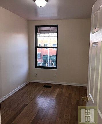 4th image of 236 Sumpter St #1