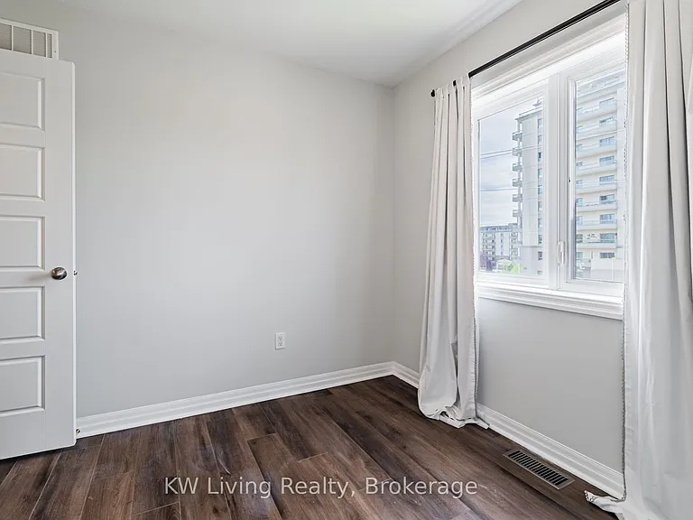 70 Plains Rd E #18 — Photo 33