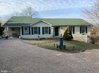 632 Camelot Blvd, Falling Waters, WV 25419