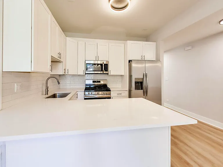 1821 S Fairfield Ave — Photo 12