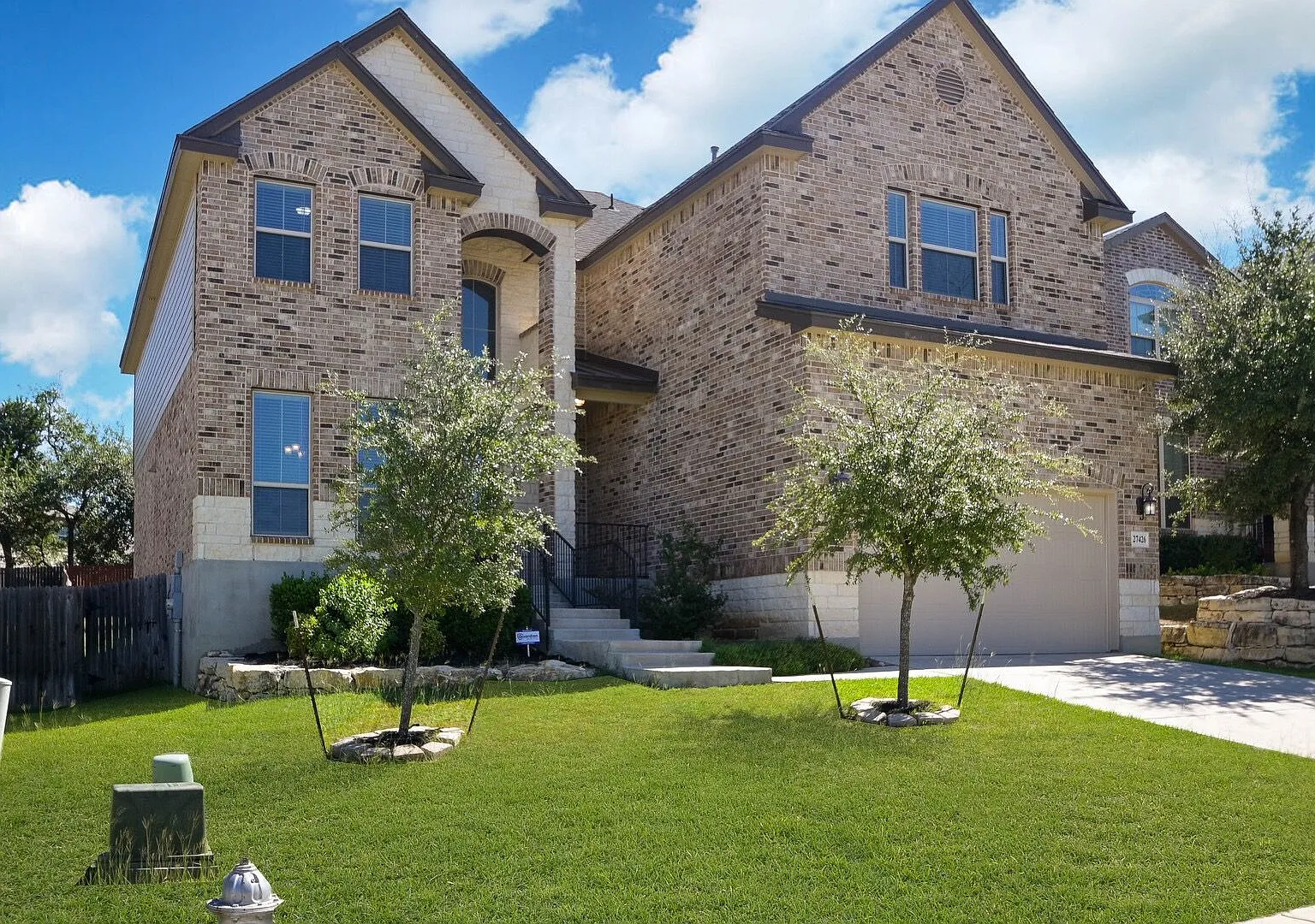 Where Comfort Meets Style: Exceptional 5-Bedroom Family Home — Photo 2