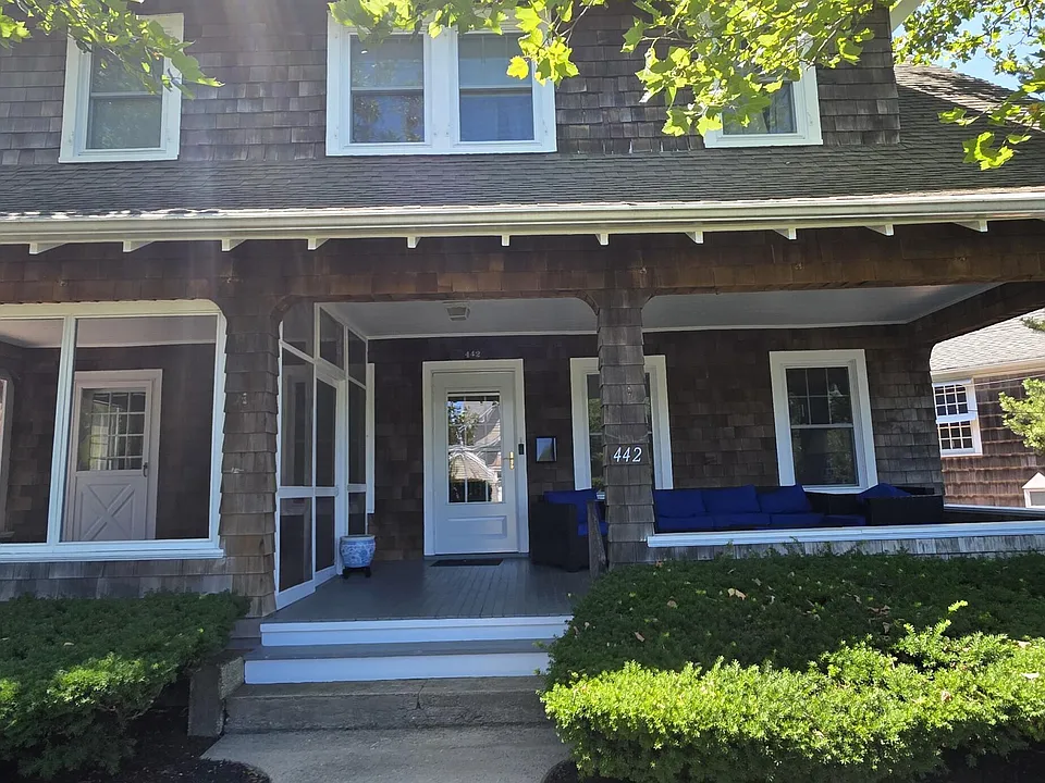 442 Main Ave