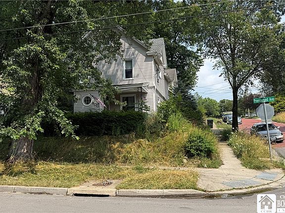 2nd image of 900 Prendergast Ave
