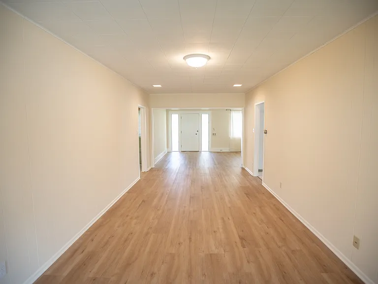452 W Wilson Ave — Photo 8