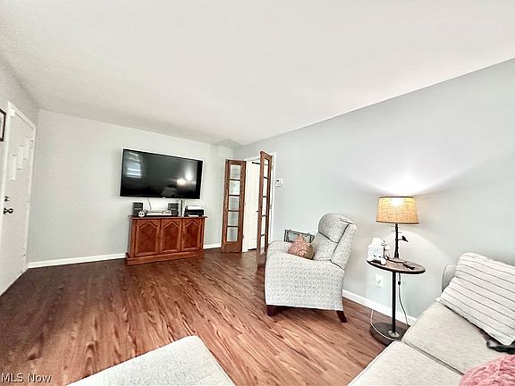 5th image of 12515 Summerland Ave