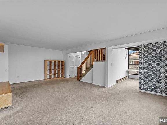 3rd image of 319 Gorge Rd APT 5