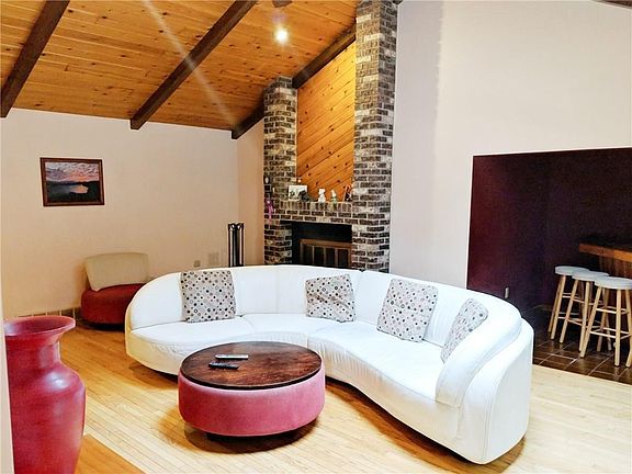 3rd image of 23 Emerald Hill Cir