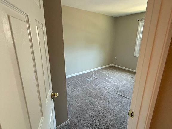 3rd image of 9051 Silver Maple Ct