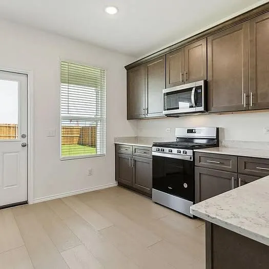 Kitchen - 1437 Westport Ln