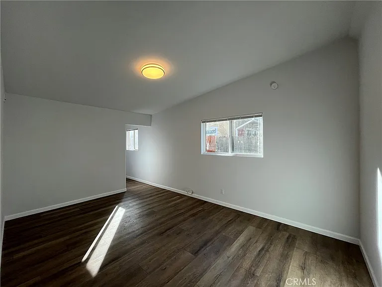 18708 Keswick St #18708 — Photo 9