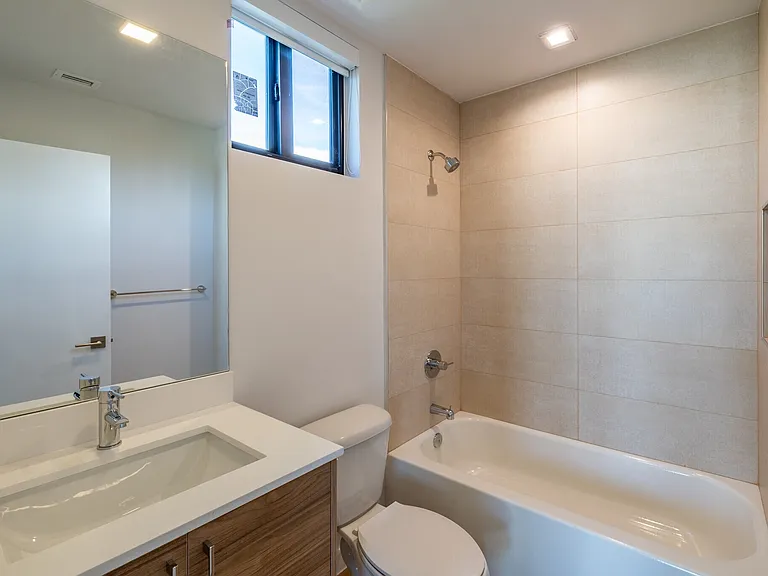1376 SW 4th St #401 — Photo 5