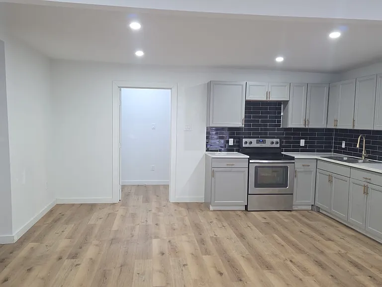 1208 Franwood Dr — Photo 3