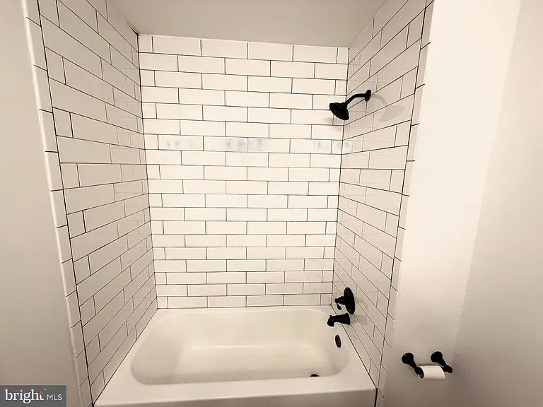 348 Farnsworth Ave #1R — Photo 11