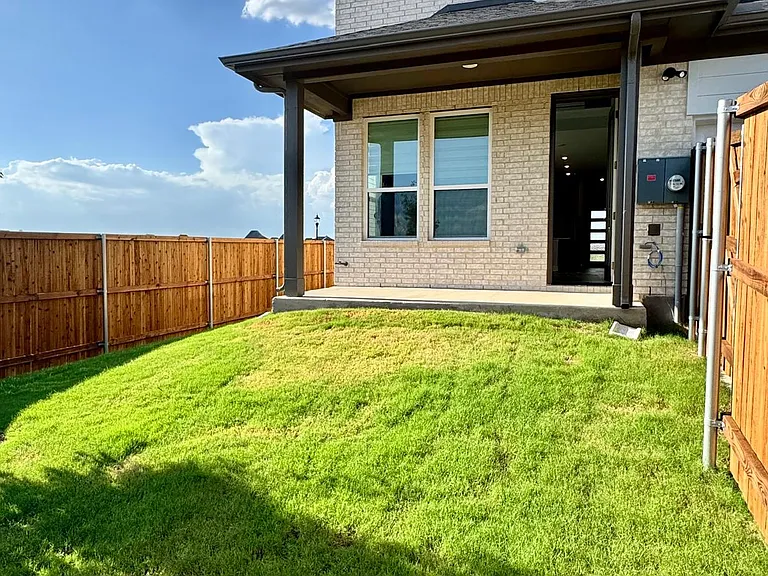 2930 Eleanor Dr — Photo 32