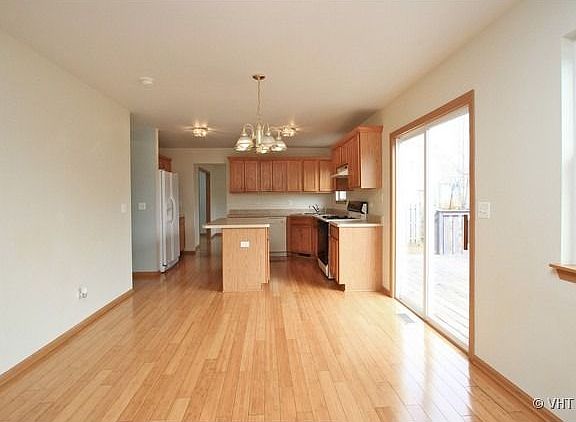 4th image of 1561 N Metropolitan Ave
