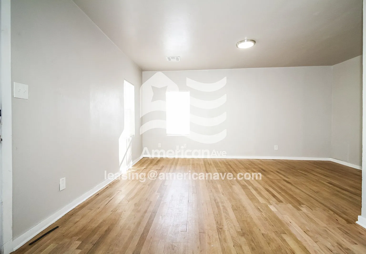 3 bed, 2.0 bath, 1034 sqft, $1,652 — Photo 2