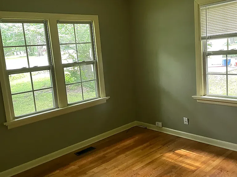 1231 S Maxwell Dr — Photo 2