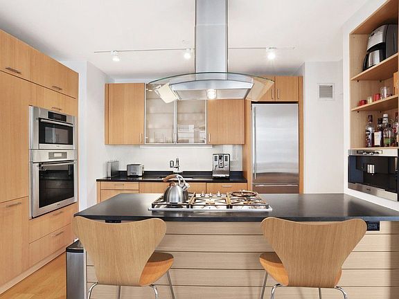 4th image of 100 W 18th St APT 5B
