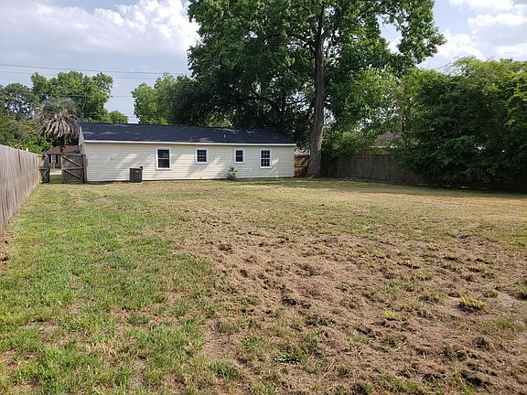 4th image of 2672 Leeds Ave