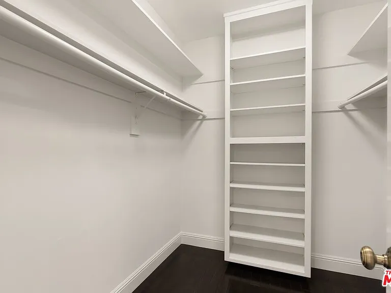519 N Rexford Dr — Photo 34