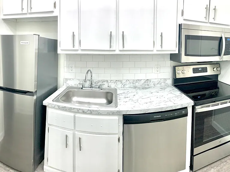 243 Crest St #6 — Photo 2