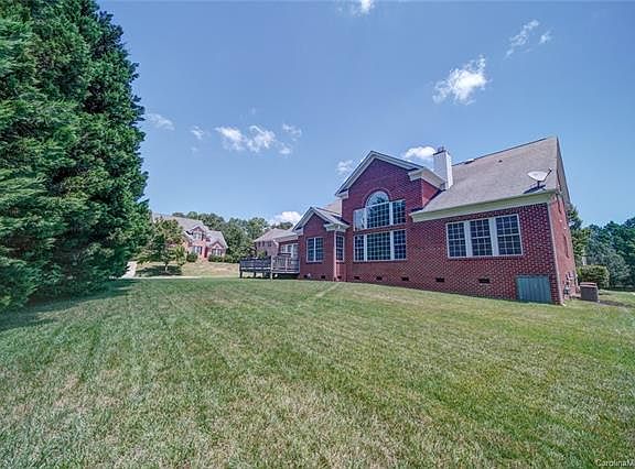 2nd image of 2900 Blackburn Dr