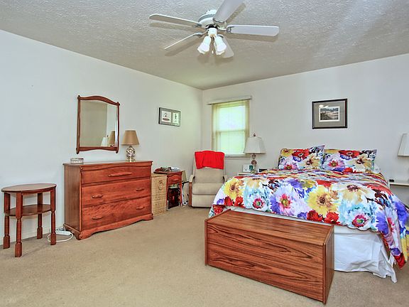 5th image of 123 Goldfinch Dr