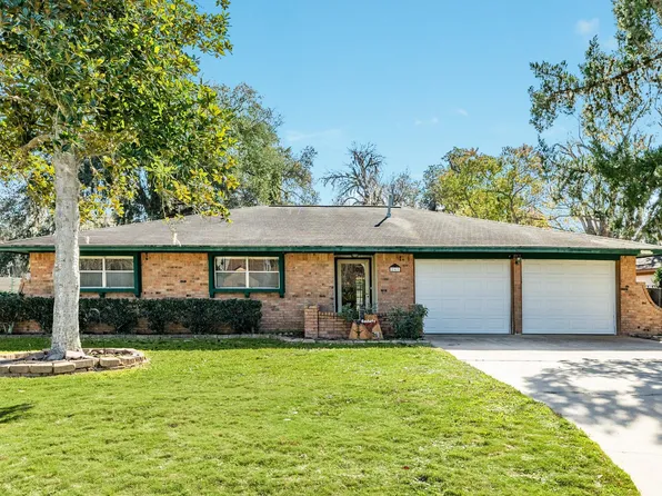 267 Wentworth Dr, West Columbia, TX 77486