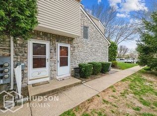 27 Farnham Sq, Parlin, NJ 08859