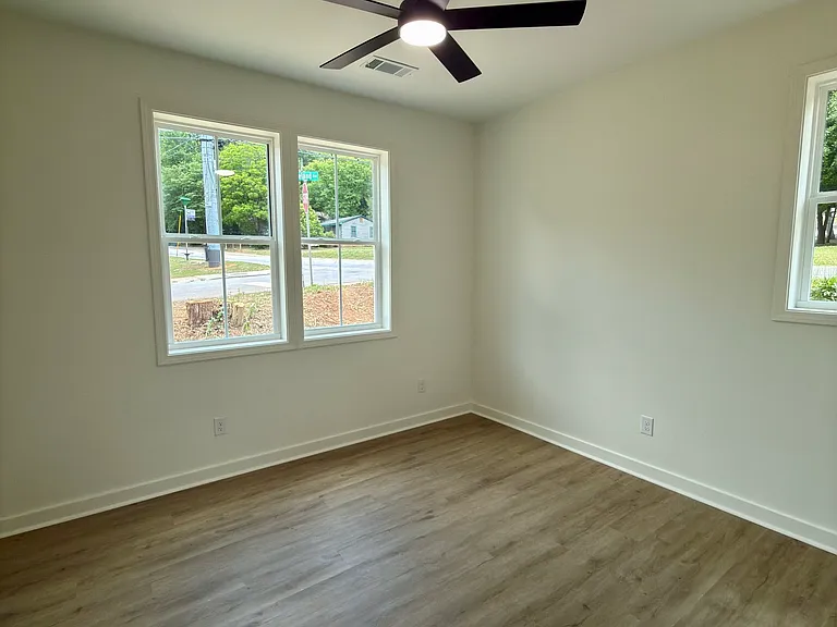 294 Moreland Ave — Photo 8