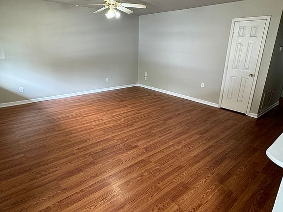 2nd image of 214 Rockyreef Cir