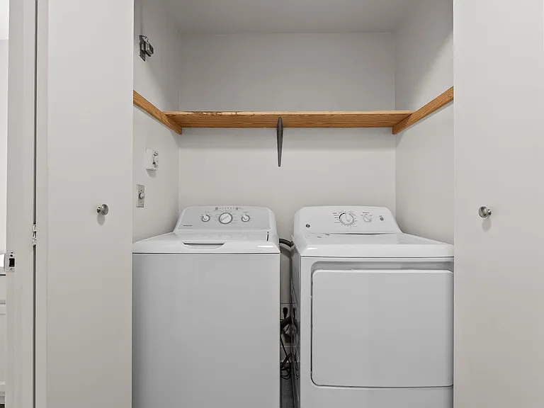 Spacious 2x2 Apartment Homes in Central Tacoma! — Photo 24