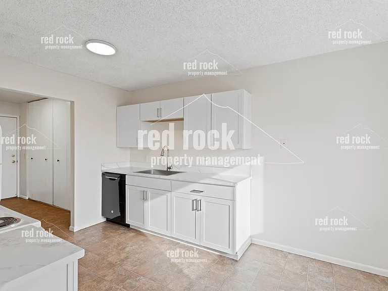 107 E Hattie Ave — Photo 6