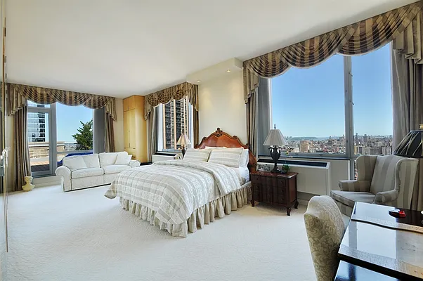 Sold by Corcoran | media 23