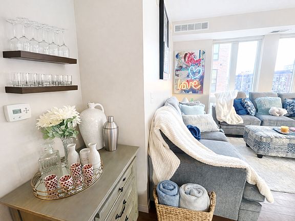 4th image of 709 4th St NE #302