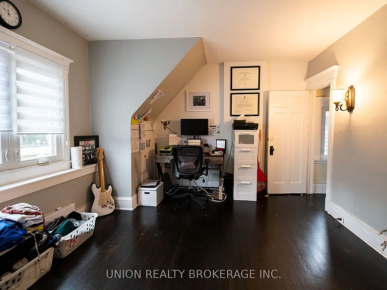 2471 Queen St E #UPPER — Photo 10