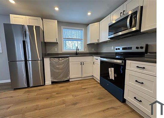 3rd image of 1719 Dagmar Ave