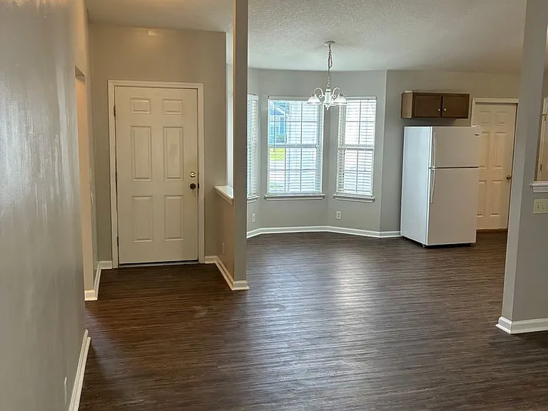 130 Lake Victoria Dr — Photo 5