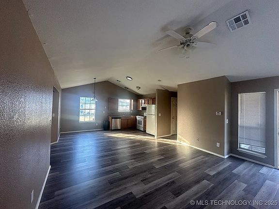 4th image of 1020 E Pine Pl